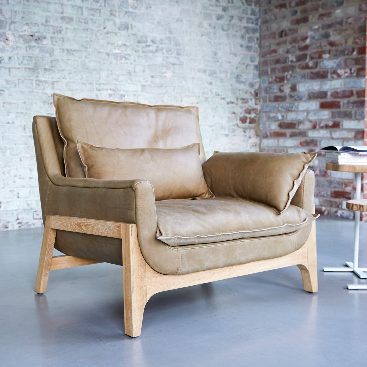 Woodnest - Solid Oak and Leather Cheyenne Armchair – image 17