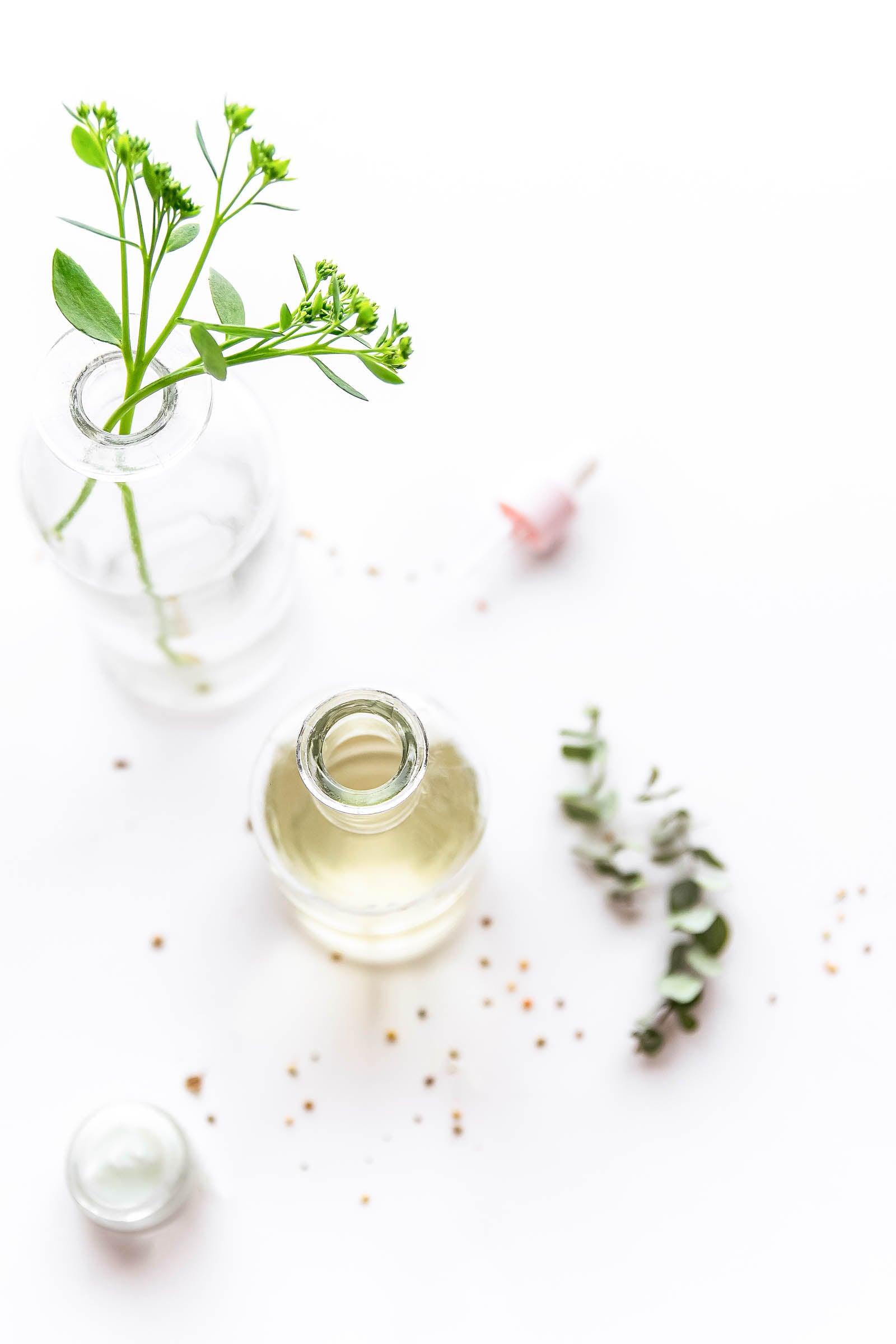 How to Use Eco-Friendly Products and Aromatherapy For Healthy Spring Cleaning - Sea Green Designs