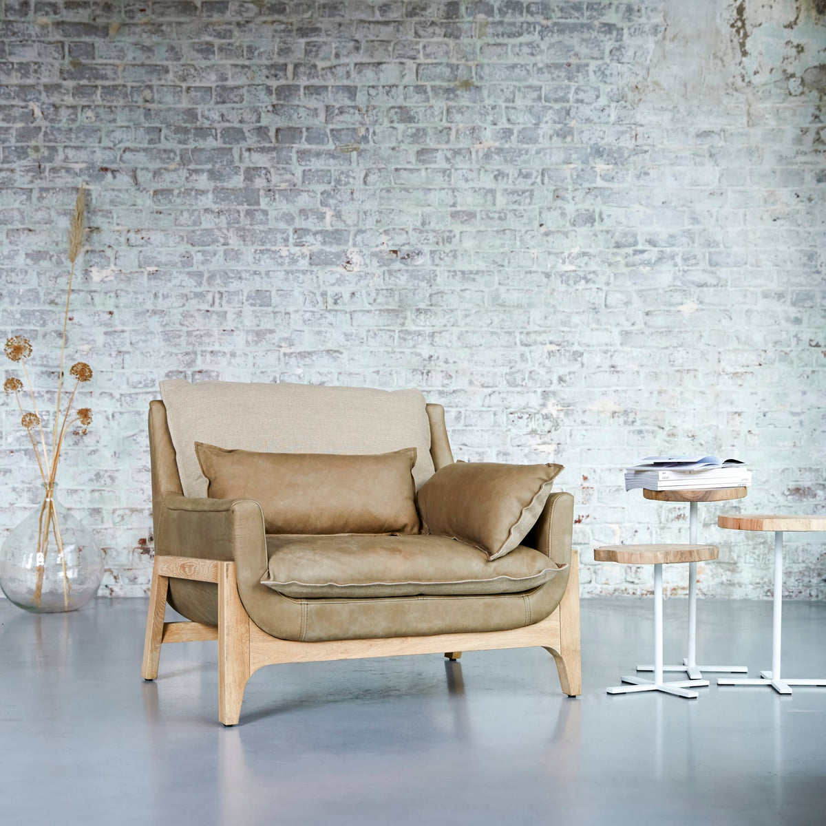 Woodnest - Solid Oak and Leather Cheyenne Armchair – image 3