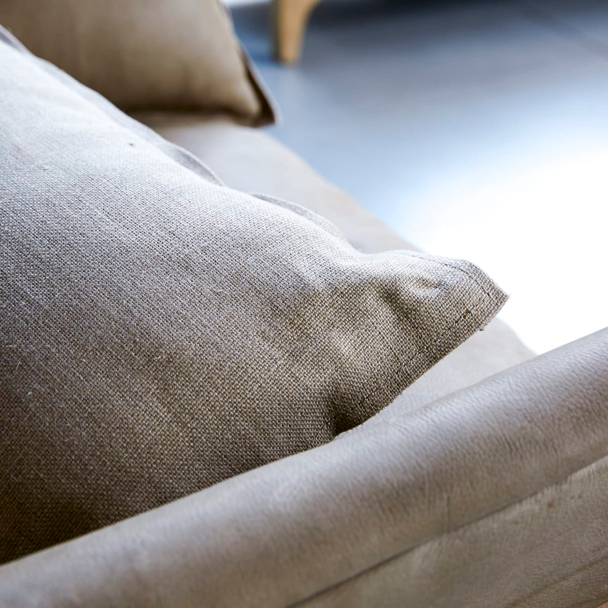 Woodnest - Solid Oak and Leather Cheyenne Armchair – image 13