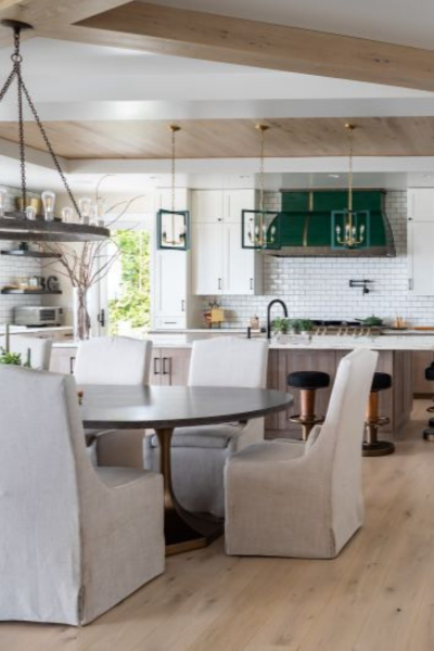 Modern kitchen with a dining area featuring a table and chairs.