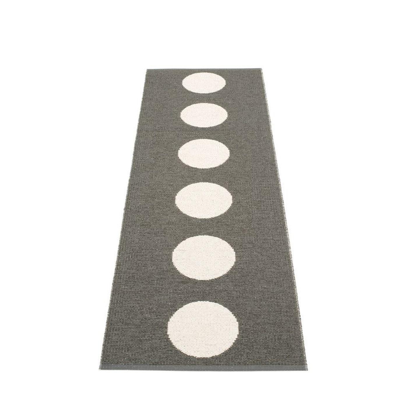 Vera Rug - Charcoal - Sea Green Designs